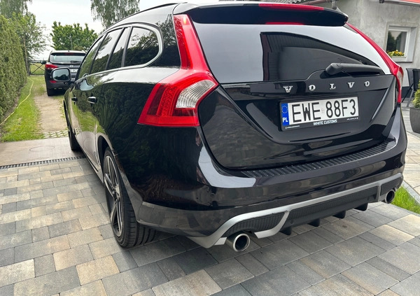 Volvo V60 cena 45000 przebieg: 256700, rok produkcji 2011 z Wieruszów małe 137